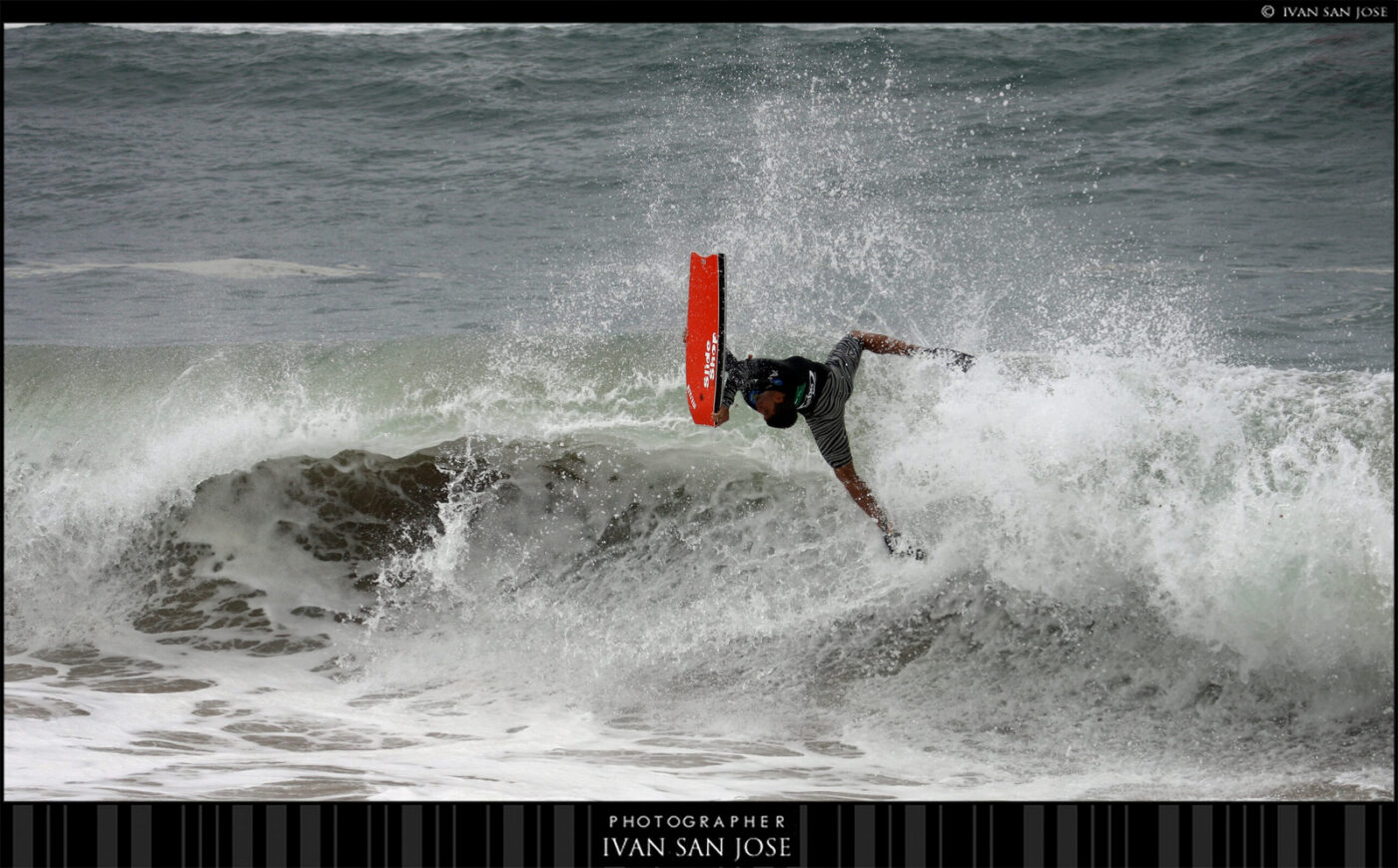 Bodyboard en Sopelana al atardecer — ola hueca — fotografía surf País Vasco — hegohaizea